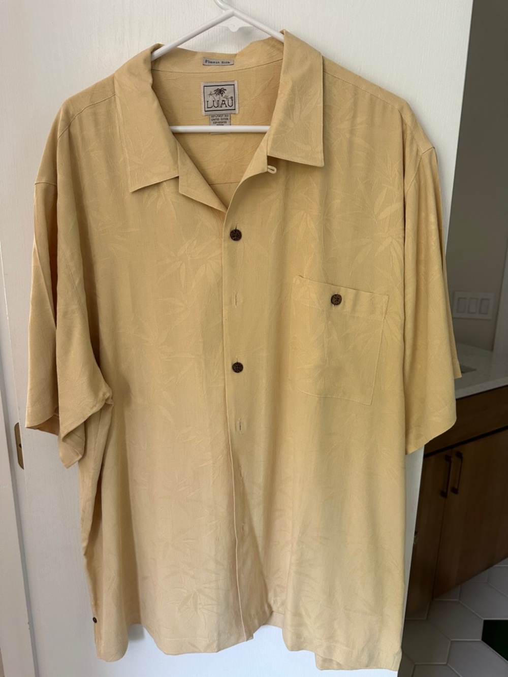 Luau Men's Short-Sleeve Button-Down Shirt in Light Tan